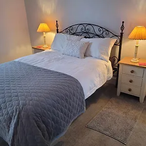 Little Haven 1 Bedroom House Sought After Area Topsham